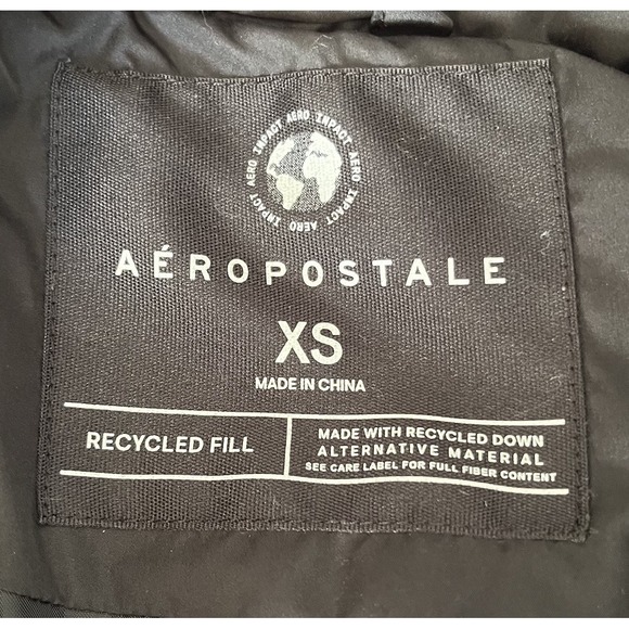 Aeropostale Cropped Puffer Jacket Womens XS Black Hooded Y2K Style Winter Coat - Picture 2 of 12